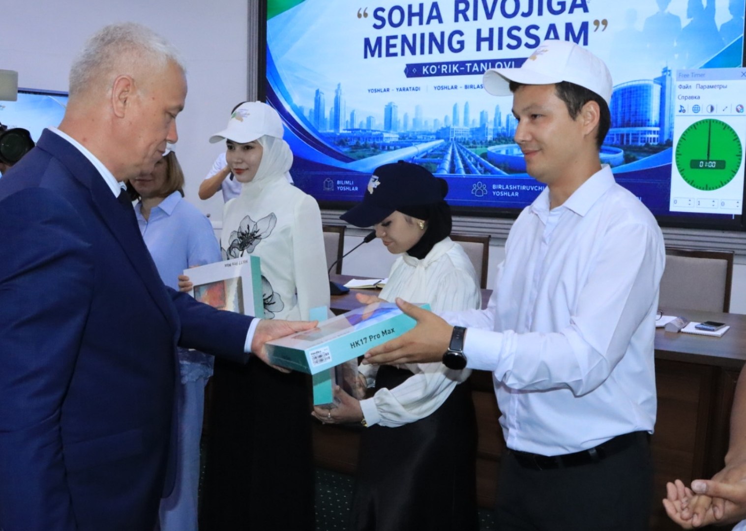 Farg'ona shahridagi Prezident maktabi o'qituvchisi "Soha rivojiga mening hissam!" viloyat ko'rik-tanlovida g'olib bo'ldi